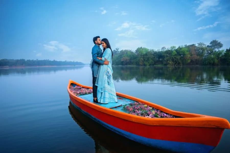 Shikara Rides and Kayaking on Dal and Nigeen Lakes